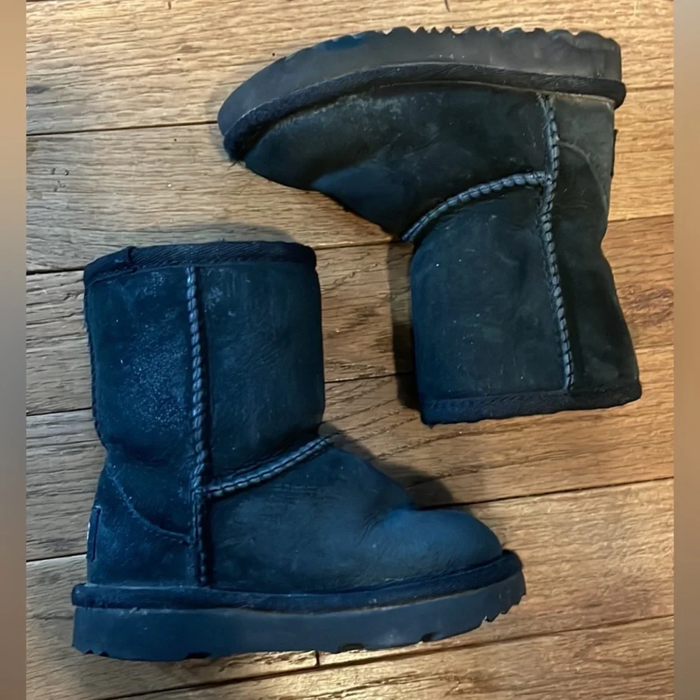 UGG Black classic boots for size 6 toddler
